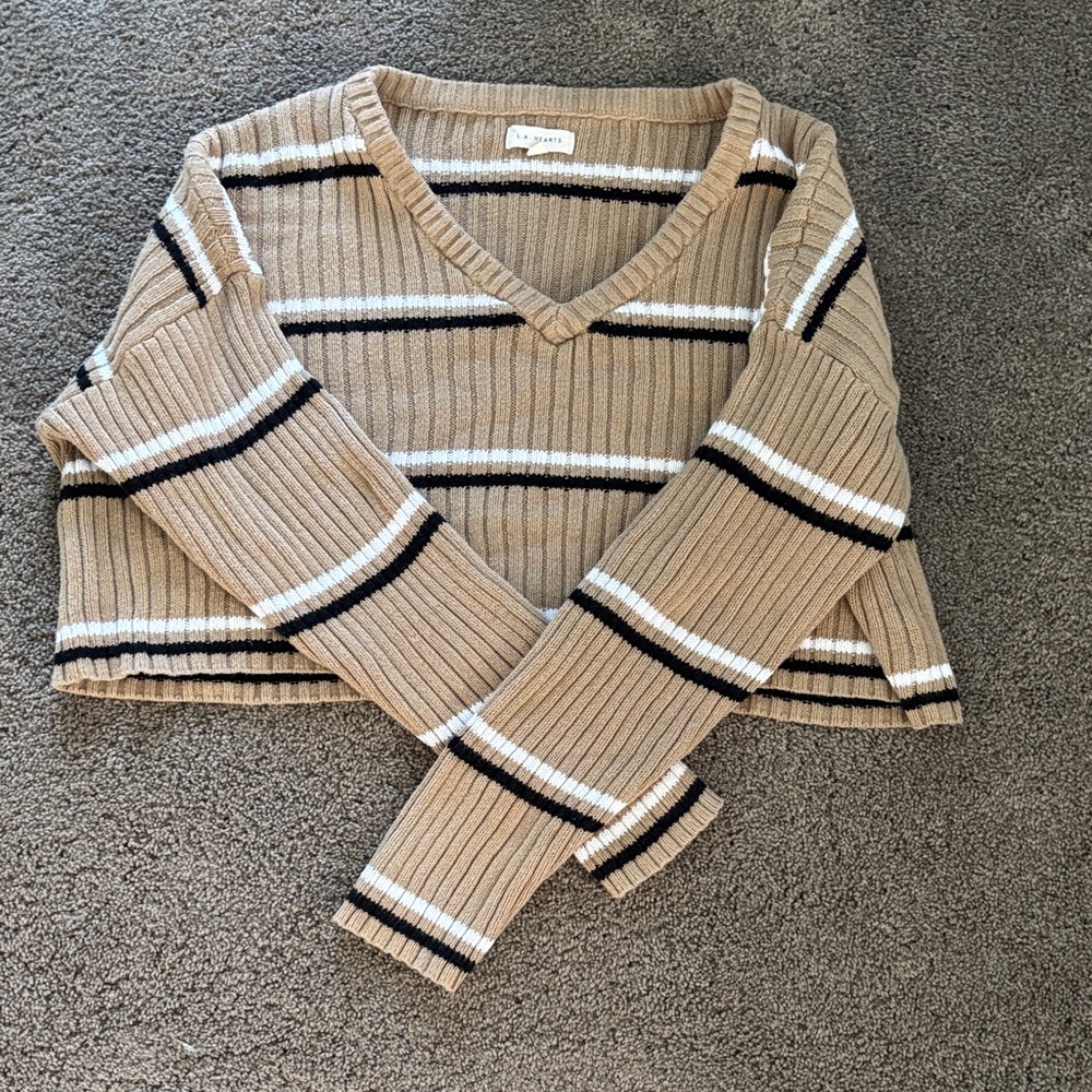 La Hearts Tan and White Ribbed Sweater